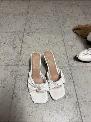 Entro Point White Knot-Front open toe Heeled Faux Leather Mules - Women size 8