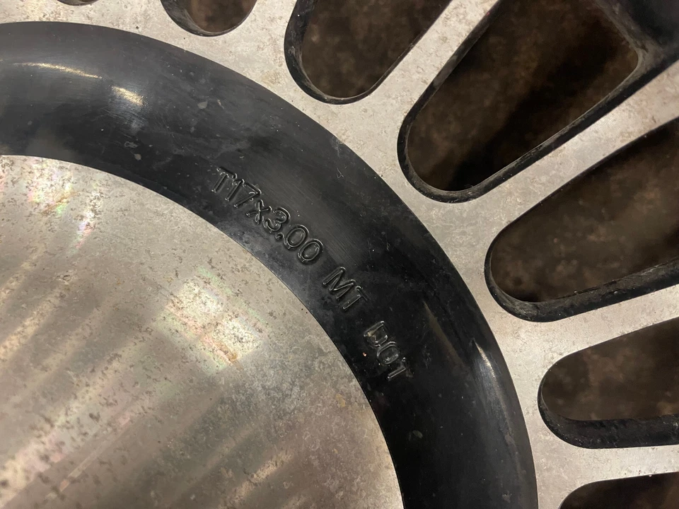 Llanta delantera Harley-Davidson 10-13 Electra Glide 2012 Road King 17x3 12 Foto 3 de 4