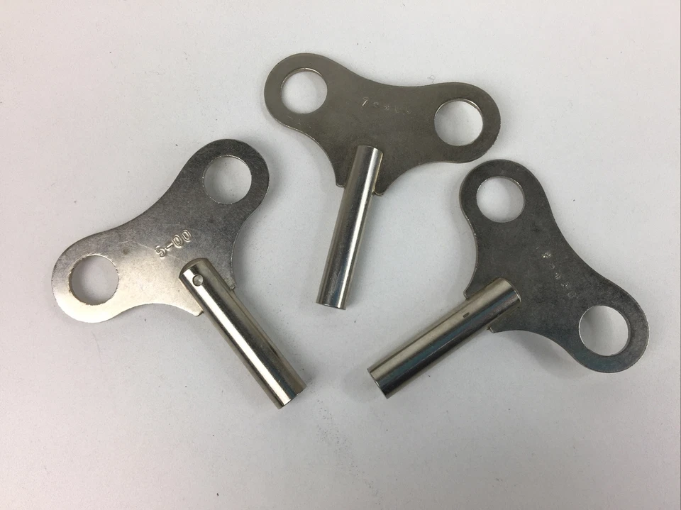 8 x vintage clock winding keys - brass, steel - Garant - variety of sizes - Image 2 of 4