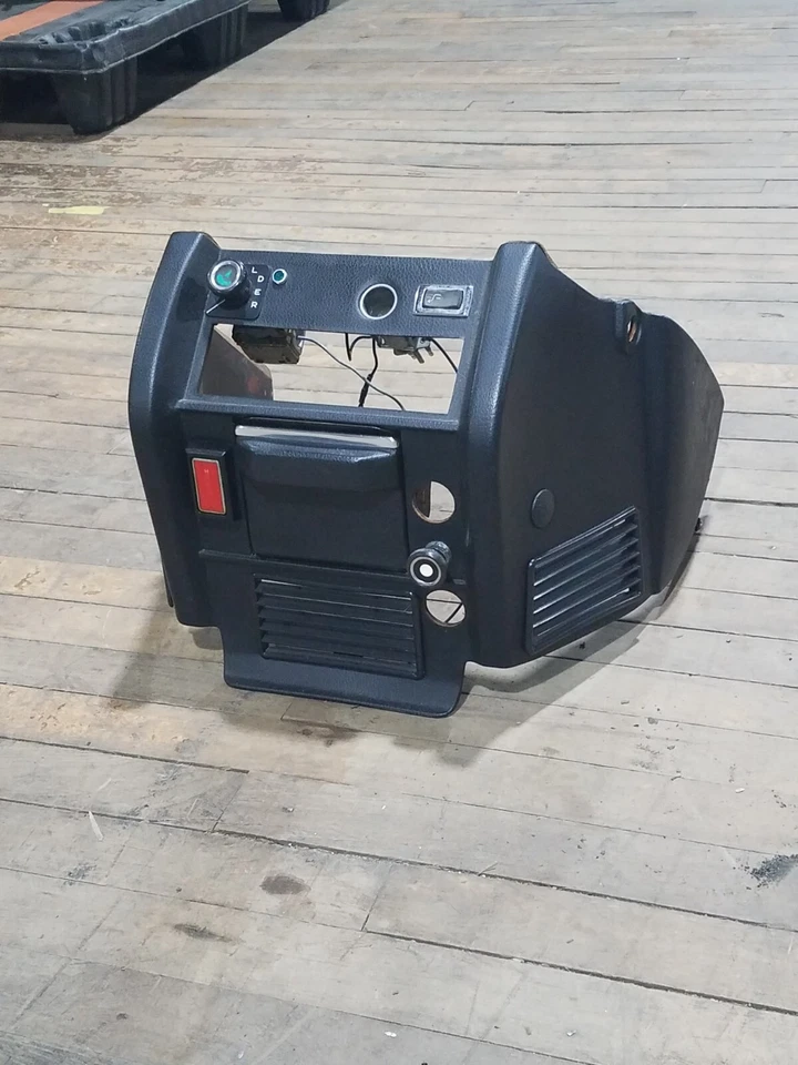 Mercedes-Benz 240D 1974 diésel tablero central delantero bisel negro usado OEM Foto 3 de 4