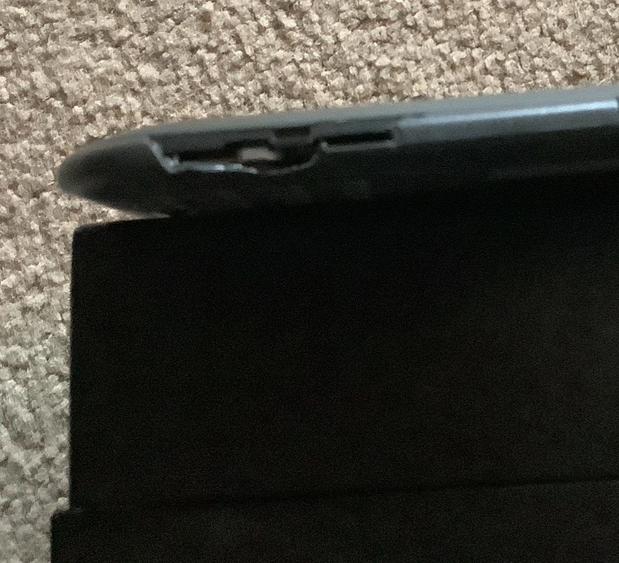 Broken amazon kindle D00901 - Image 3 of 4