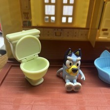 Bluey Family Home House Pack and Go Playset Dollhouse Bluey  some accessories