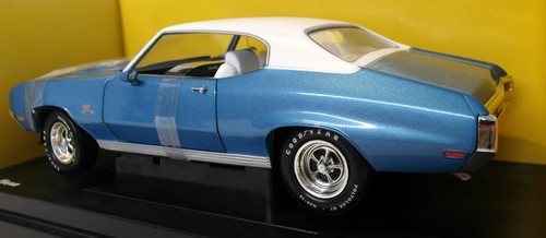 Ertl 1/18 Scale Diecast - 36982 1970 Buick GSX Hobby Edition Goodyear Blue - Picture 3 of 5