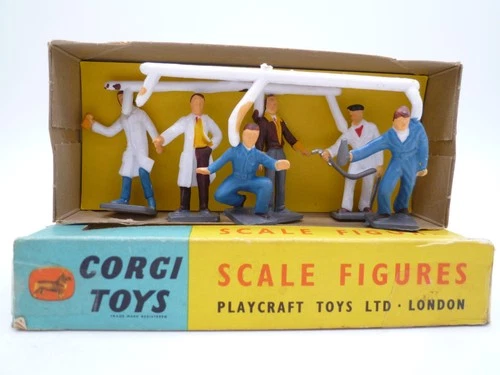 VINTAGE CORGI TOYS 1505 SILVERSTONE GARAGE ATTENDENTS IN ORIGINAL BOX 1963-69