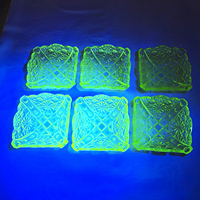 VTG Daisy & Button Uranium Canary Yellow 4 x4  Square Berry Bowls 6-Pc Set EUC
