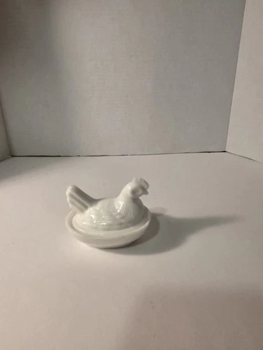 Vintage Milk Glass Hen On A Nest Dish