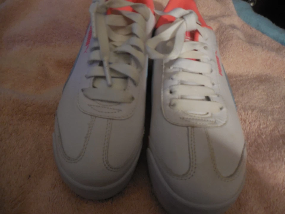 Zapatilla deportiva Puma Roma Amor Heart plataforma blanca/rosa talla 9 EE. UU. para mujer nueva Foto 2 de 4