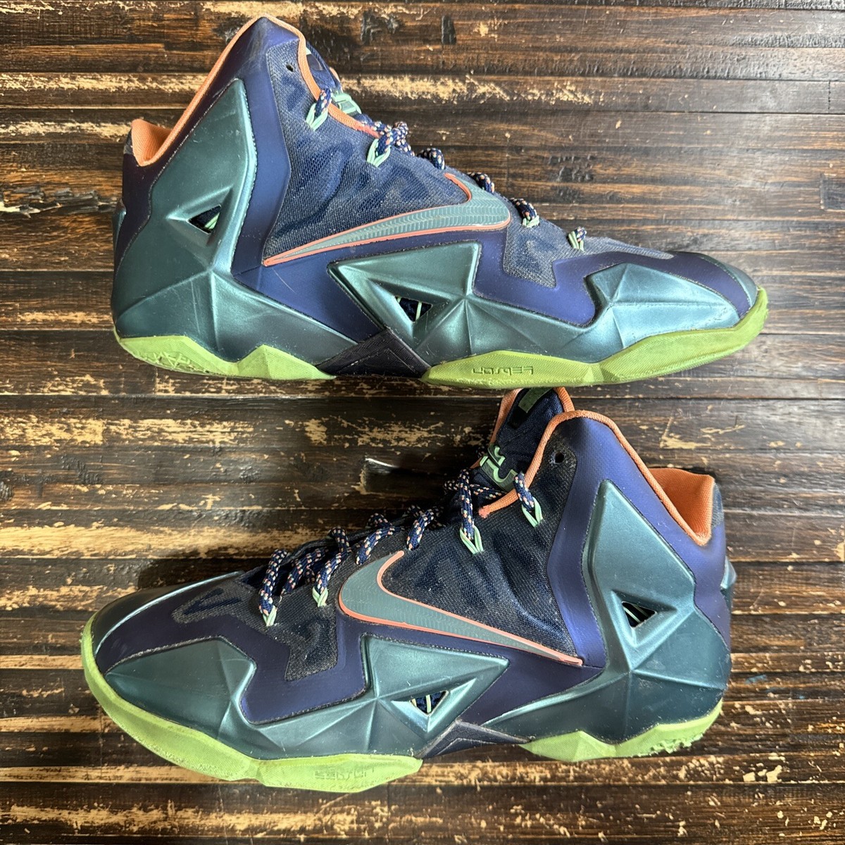 Nike Lebron James XI Size 9 Akron Vs Miami Basketball Shoes 616175