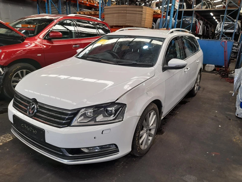 VOLKSWAGEN PASSAT TAILGATE, 3C/MK6 B7, ALLTRACK/WAGON, 09/10-05/15 - image 2 of 4