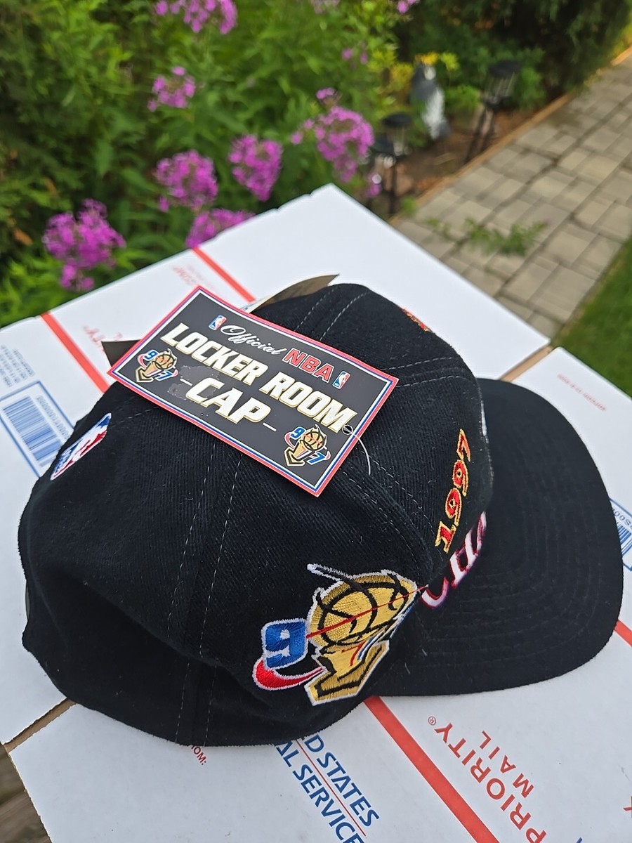 Vintage 1997 Chicago Bulls Logo Athletic Champions Championship