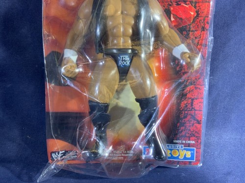 B8-60 WWF WRESTLING ACTION FIGURE - THE ROCK - NIB - SUMMER SLAM 99 - Picture 3 of 6