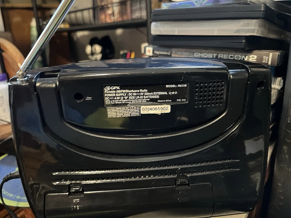 GPX R633B Shortwave AM-FM Clock Radio Black with Adapter - Image 3 of 4