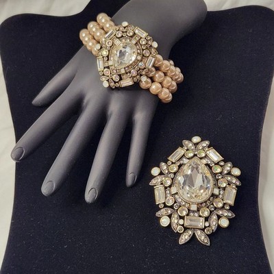 Heidi Daus ''Dazzling Decade'' brouch and matching 3 strand pearl band bracelet 
