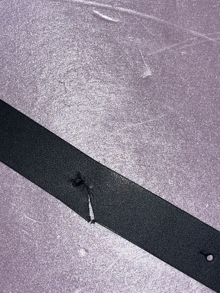 LEER PRIMERO Cinturón Armani Hombre Usado Talla 30 (Se Necesita Ligera Reparación) Foto 3 de 4