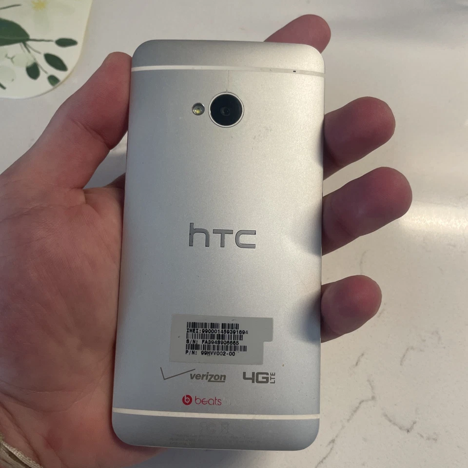 Серебристый смартфон (Verizon) HTC One M7 - 32 ГБ - Изображение 3 из 3