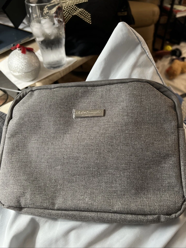 Salvatore Ferragamo Gris Viaje Maquillaje Artículos de Aseo Bolsa Perfumes Estuche Foto 2 de 3