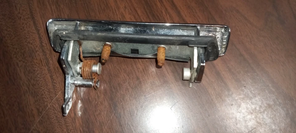 GM 20001438 Right Hand Door Handle Buck Chev OLDS Fits 1978-1988 - Image 3 of 4