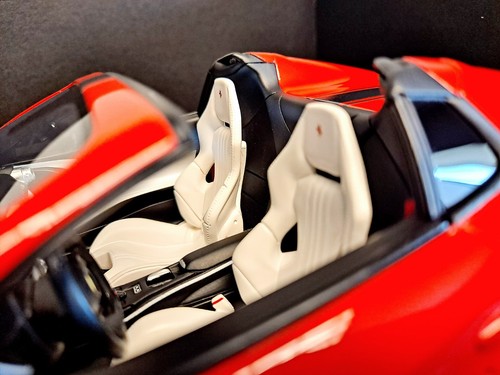 Ivy Models 1/18 Ferrari 812 Novitec-Rosso Corsa Red-White Leather Plexiglas Case - Bild 12 von 20