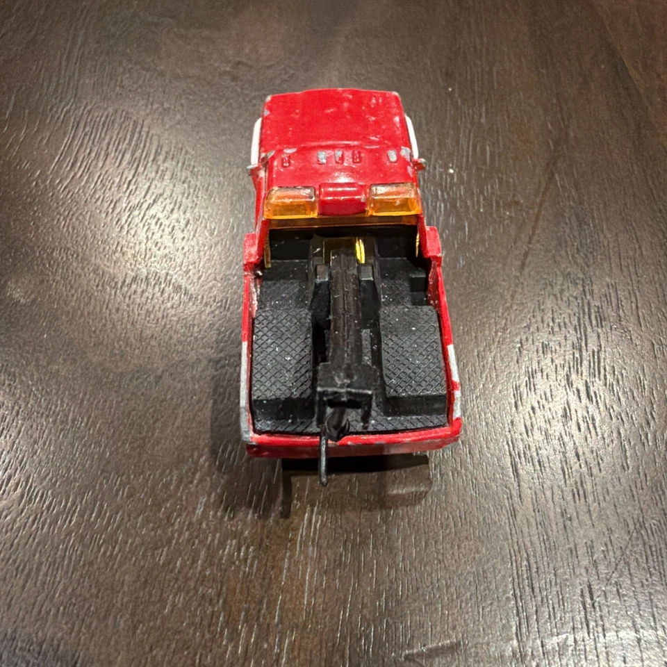 Matchbox 1987 GMC Wrecker Tow Truck Red "Ron's 1-800-Fast-Tow" 1:72 Scale 3298EA - Image 3 of 4