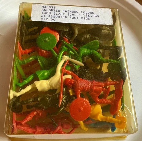Marx Toys Lot of 24 Medieval Vikings 54mm 1/32 scale set mini action figures
