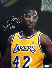 James Worthy Signed Los Angeles Lakers 11x14 Photo JSA G48619