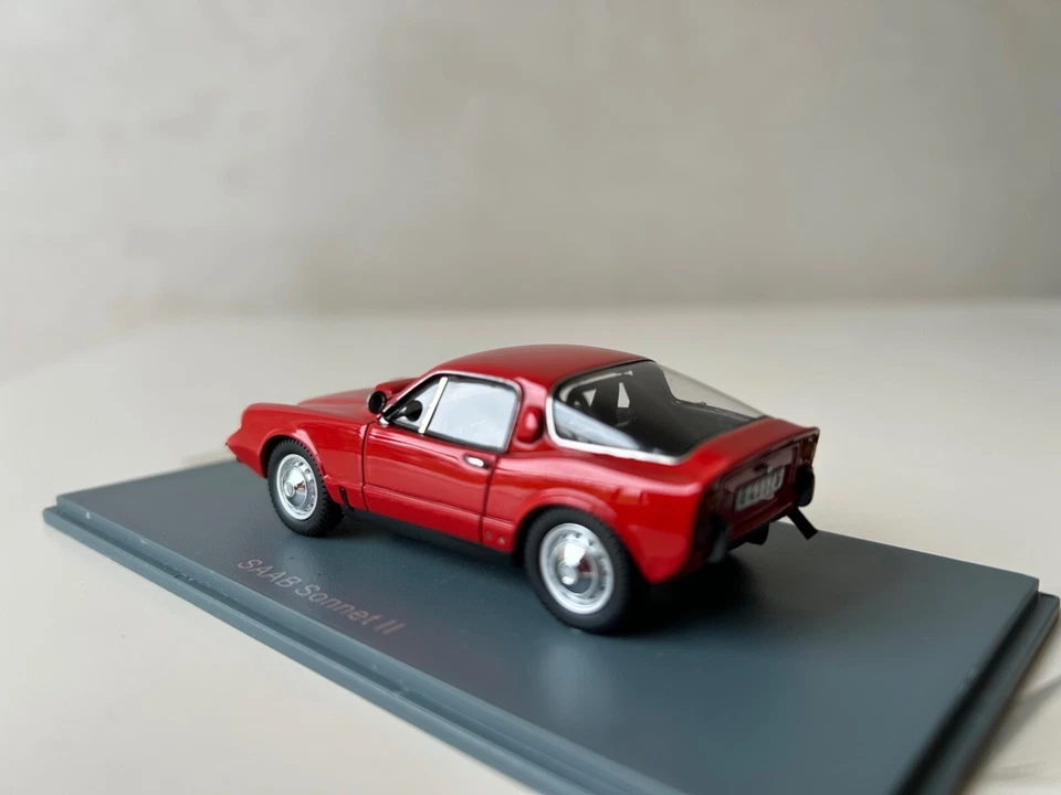 Neo Scale Models Saab Sonnet II 1975 1:43 - Image 4 of 4