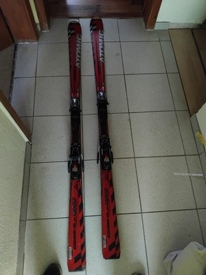 Atomic Carving Ski 175 cm Rot/Schwarz/Weiß mit montierten Bindungen