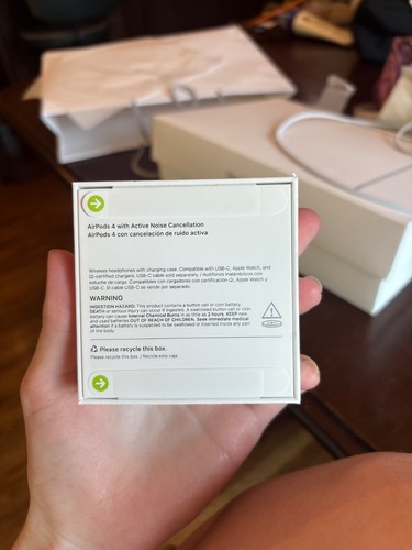 Airpods 4 scellés non ouverts avec annulation active du bruit - Photo 2 sur 2