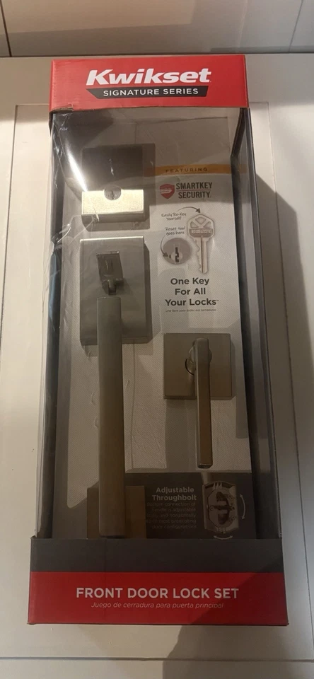 Juego de manijas cuadradas de níquel satinado Kwikset con cerradura de cerrojo y llave serie Signature Foto 2 de 4