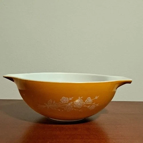 Pyrex Vintage 444 Butterfly Gold 4 Quart Cinderella Mixing Bowl