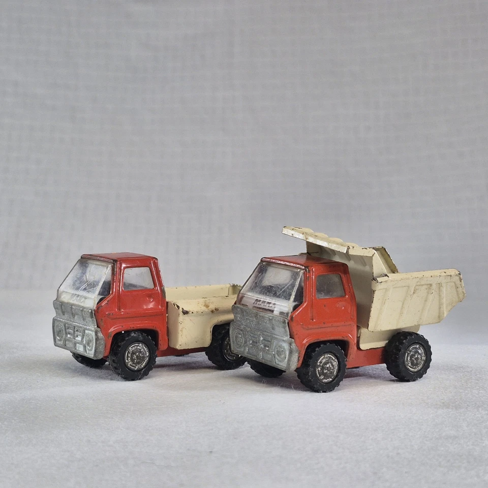 Camioneta de volteo y camioneta vintage de juguetes Marx rojos y blancos juguetes de metal nostálgicos Foto 4 de 4