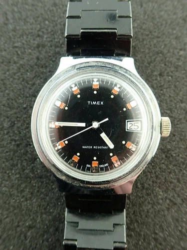 VINTAGE MENS TIMEX BLACK DIAL WRISTWATCH RUNNING GOOD, MISSING BEZEL