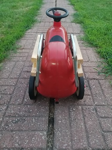 Radio Flyer Little Red Fire Engine No.9 Specialty Series Model 909 Ride and Play - Picture 8 of 8