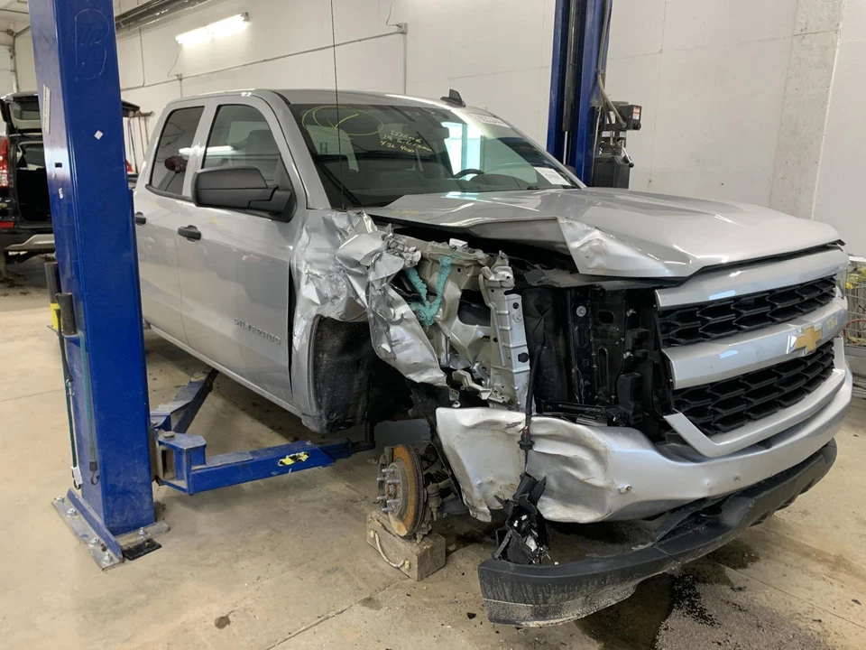 Conjunto de bomba y motor ABS usado se adapta a: Chevrolet Silverado 1500 2018 clase camioneta Foto 4 de 4