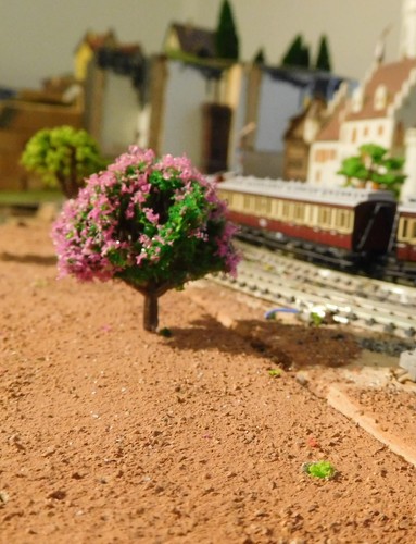 20 Purple Blooming Trees, 40 mm High - Picture 11 of 12