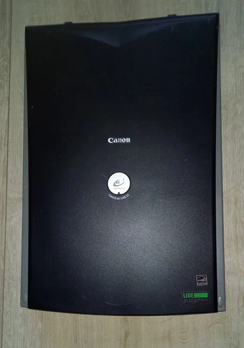 CanoScan lide 25 	schmaler A4 Flachbett Scanner USB 2.0