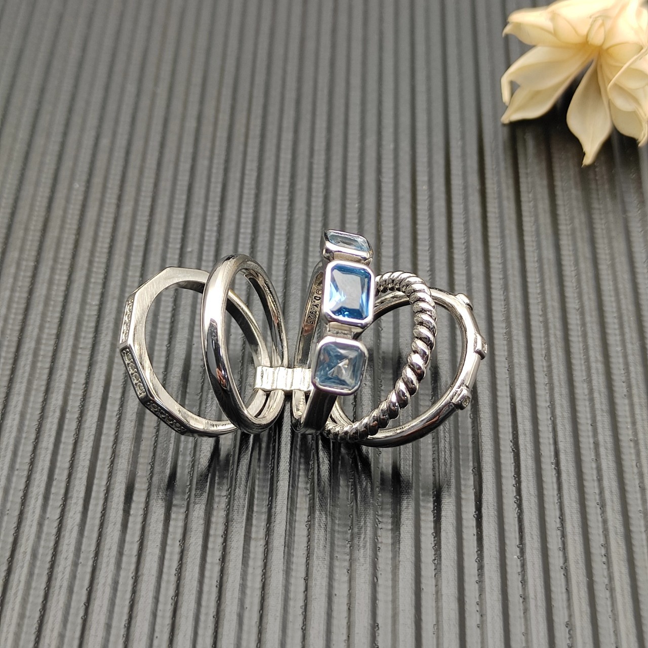 David Yurman Blue Five Interlocking  Ring Size 8 - image 7