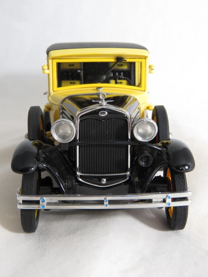 Danbury Mint 1931 Ford 1:24 Scale Coca Cola Delivery Truck Mint - No Box - Image 3 of 4