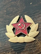 USSR Soviet Russia CCCP Gold Tone Metal Ushanka Hat Badge Collectible