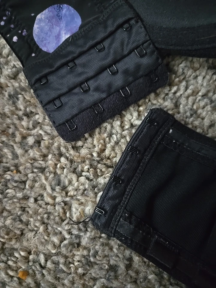 TORRID STARS ЛУННЫЙ ПРИНТ БЕЗ БРЕТЕЛЕК БЮСТГАЛЬТЕР НА КОСТОЧКАХ РАЗМЕР 38DD - Изображение 4 из 4