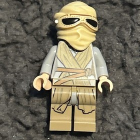 Lego Star Wars Minifigure Rey - Dark Tan Tied Robe w/ Accessories 75099 (v3)!