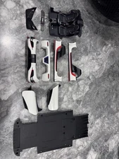 1/18 AUTOART KOENIGSEGG ONE:1 PEBBLE WHITE/CARBON FIBER/RED ACCENTS PARTS ONLY**