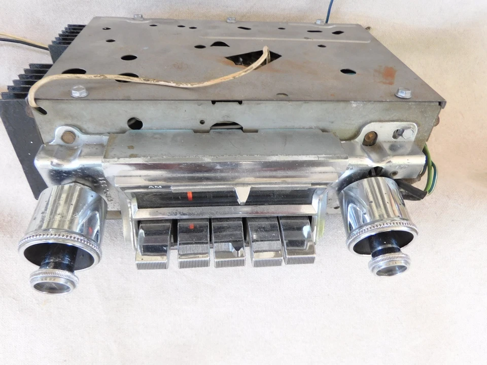 1965 Buick Wildcat Electra AM FM Radio - Image 4 of 4