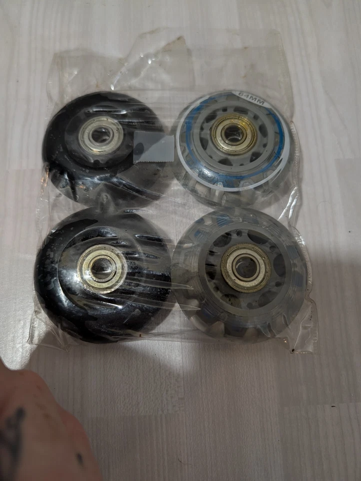 Dos pares de ruedas de scooter de 64 mm nuevas con rodamientos Foto 2 de 3
