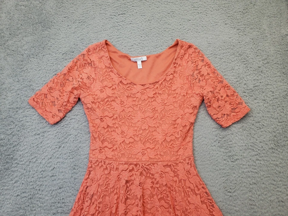 Vestido dELiA*s Línea A Para Mujer Pequeño Salmón Manga Corta Cuello Redondo Encaje Superposición Foto 4 de 4