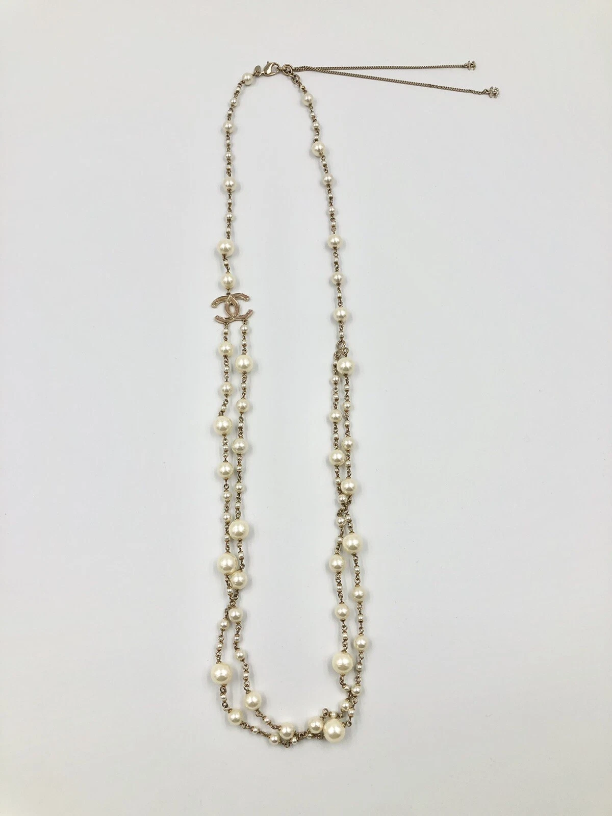 Collana classica Chanel doppia tripla perle finte con logo CC rosa chiaro