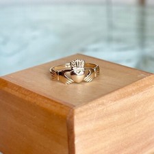 14KT Yellow Gold Shiny Celtic Irish/ Scottish Claddagh Thin Band Ring NEW Size 7