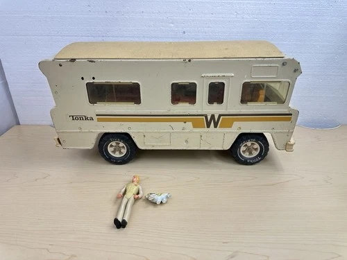 Vintage Pressed Steel 1976 Tonka Winnebago Motor Home RV Car Toy w/ Figurine