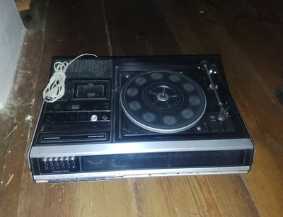Grundig Studio 3010 Kompaktanlage mit Plattenspieler, Kassette, Radio sw/si