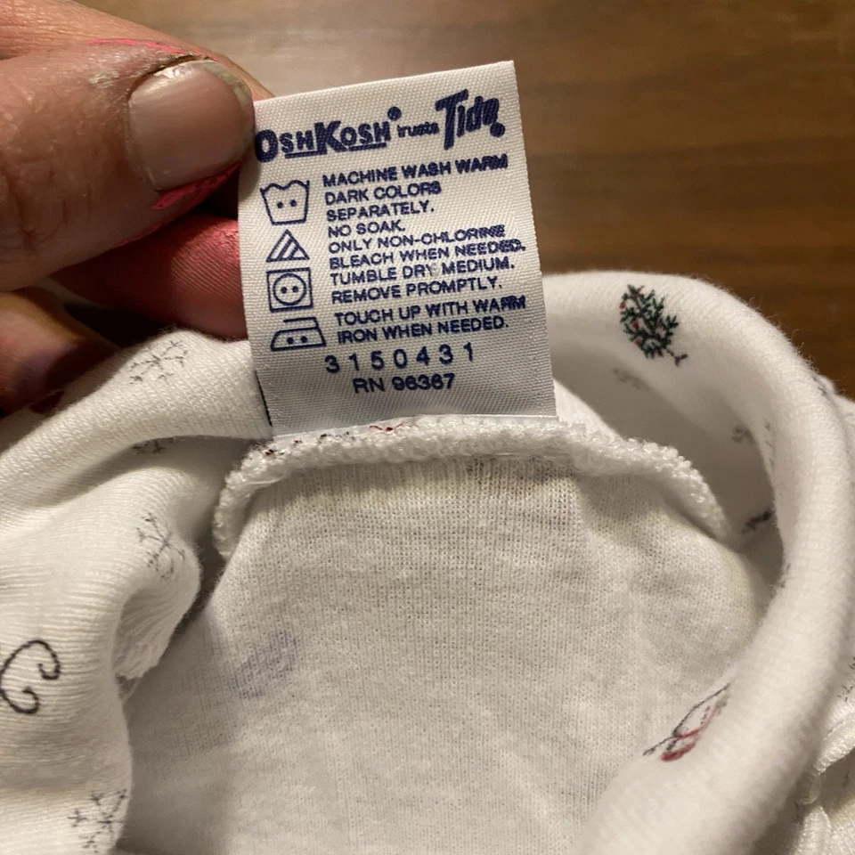 Camisa Oshkosh B'Gosh Volantes Cuello Tortuga Talla 4 Mitones de Invierno, Muñecos de Nieve, Árbol de Navidad Foto 3 de 4